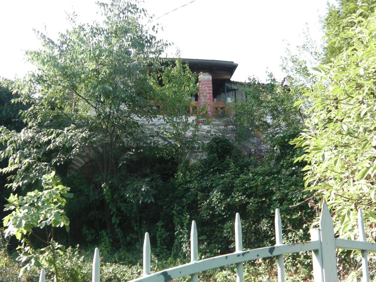 AUTHENTIQUE INDIVIDUELLE Maison de village Ardéchoise à Les Vans La Voûte Esterno foto